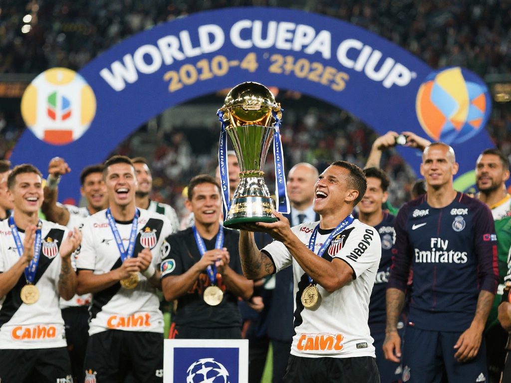 “回顾世俱杯历届冠军球队辉煌历程”